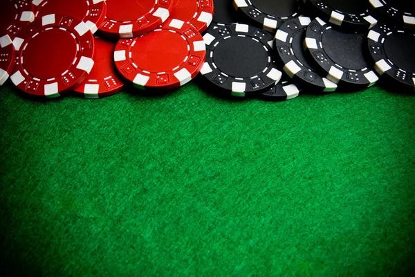 77slot mobile app interface showing sportsbook and live casino options